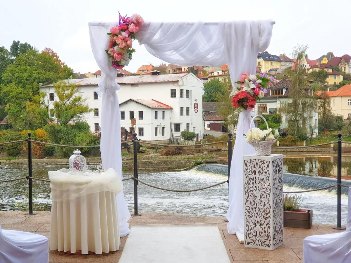 Romantik Eleonora